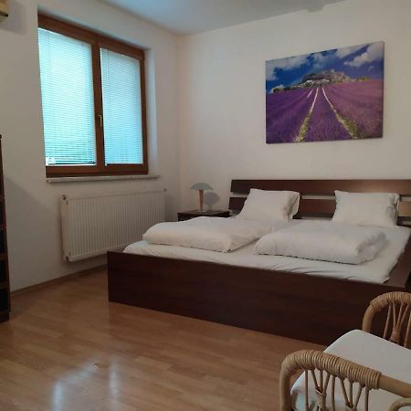 Kate & Jenny - Two-Level Apartment In The Old Town Bratislava Eksteriør billede